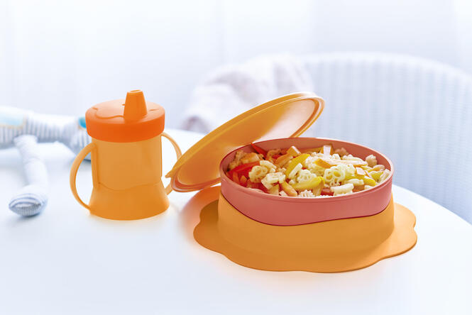 Tupperware Lasten Setti dish and cup