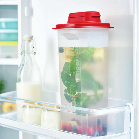 Tupperware Slimline Kannu 2 l, mukana siivilä 