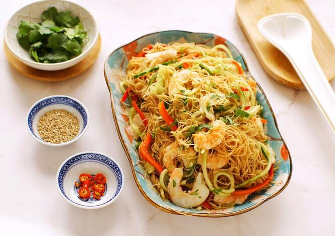 Tupperware Thaimaalainen riisinuudelisalaatti ultimate-mixing-bowl-thai-rice-noodle-salad-03.jpg