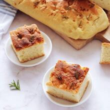 Focaccia - Perunalla ja rosmariinilla.