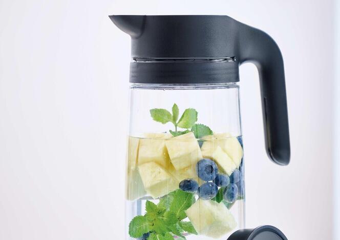 Tupperware Ananas-, mustikka- ja minttuvesi 